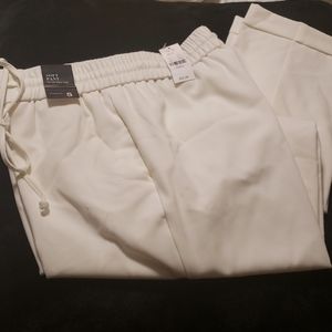 New York & Company capri/cropped pants.